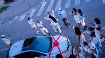 شيكو بانزا يفاجئ زوجته بهدية خاصة احتفالًا بحملها في طفله